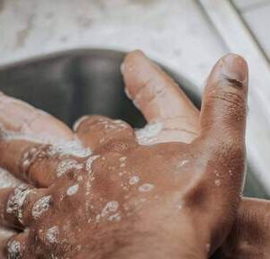 Händedesinfektionsmittel und Handcreme selbstgemacht