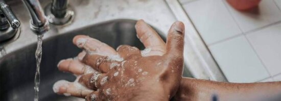 Händedesinfektionsmittel und Handcreme selbstgemacht
